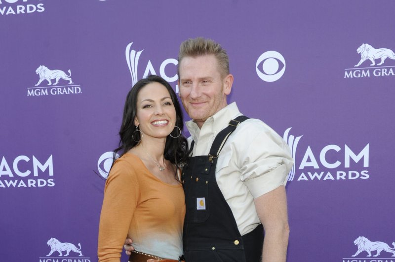 Rory Feek calls Joey 'my dying wife,' says her pain greatly increased this week