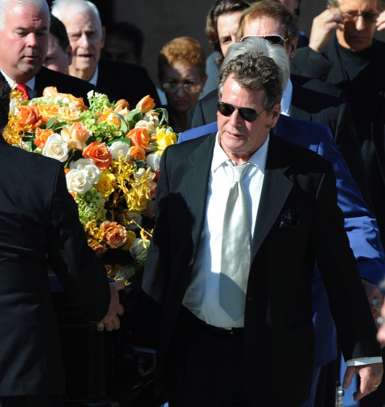 Ryan O'Neal carries Farrah Fawcett's casket after her funeral service in Los Angeles on June 30, 2009. (UPI Photo/Jim Ruymen)