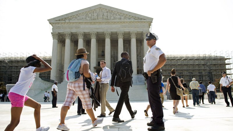 Obama administration urges SCOTUS to overturn Prop 8