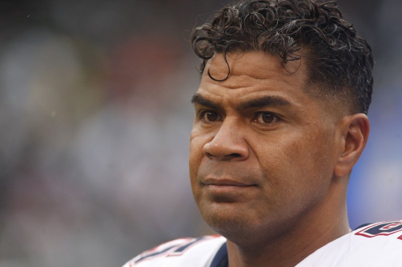 Former New England Patriots linebacker Junior Seau waits for a game against the Oakland Raiders on December 14, 2008 at the Coliseum in Oakland, California. File photo by Terry Schmitt/UPI | <a href="/News_Photos/lp/49961374d382b7a5a306424aa4e7f077/" target="_blank">License Photo</a>