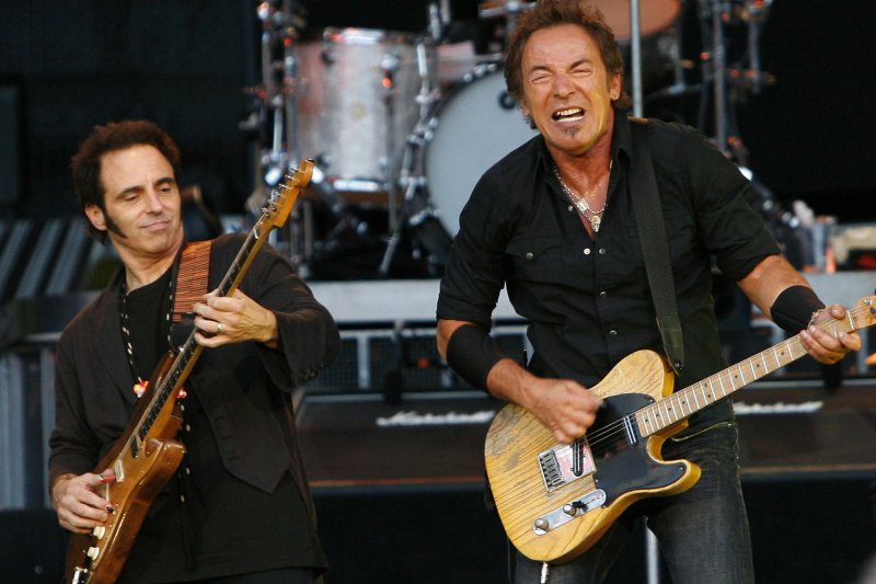 Nils Lofgren joins Neil Young in pulling music from Spotify