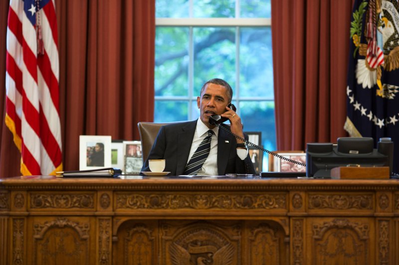 Obama calls into Boston radio show