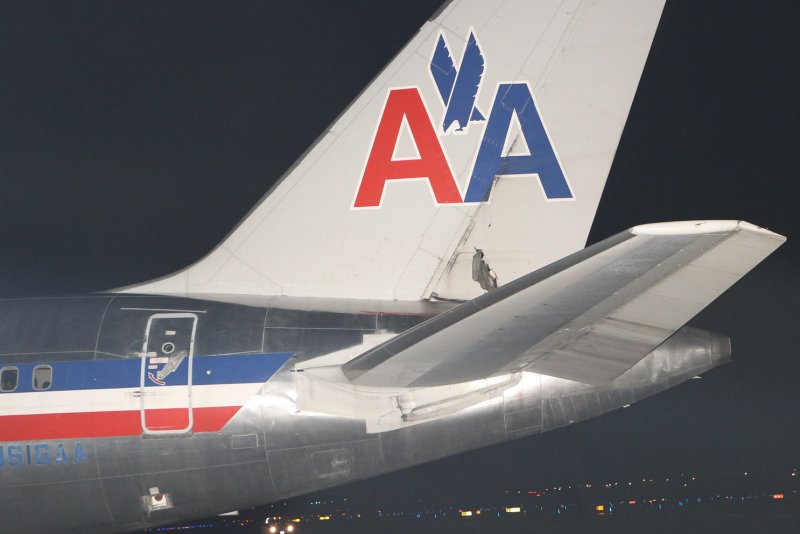 American Airlines flight diverted after passenger allegedly punches flight attendant
