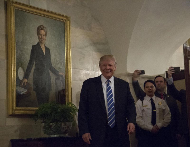 Trump surprises group taking White House tour