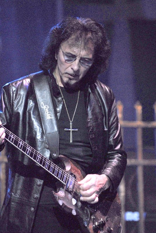 British rock guitarist Tony Iommi is in the early stages of lymphoma, said a message posted on Black Sabbath's Web site Monday.