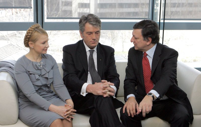 (L-R) Ukraine's Prime Minister Yulia Tymoshenko, Ukraine's President Viktor Yushchenko, and European Commission President Jose Manuel Barroso chat prior to a joint EU-Ukraine "international investment conference on modernisation of Ukraine's gas transit system" in Brussels on March 23, 2009. Ukraine and Russia are at odds over gas distribution which could jeopardize European Union supplies. (UPI Photo/Mykola Lazarenko/HO) | <a href="/News_Photos/lp/deef68c2429eec2b1d4990a40bb07351/" target="_blank">License Photo</a>