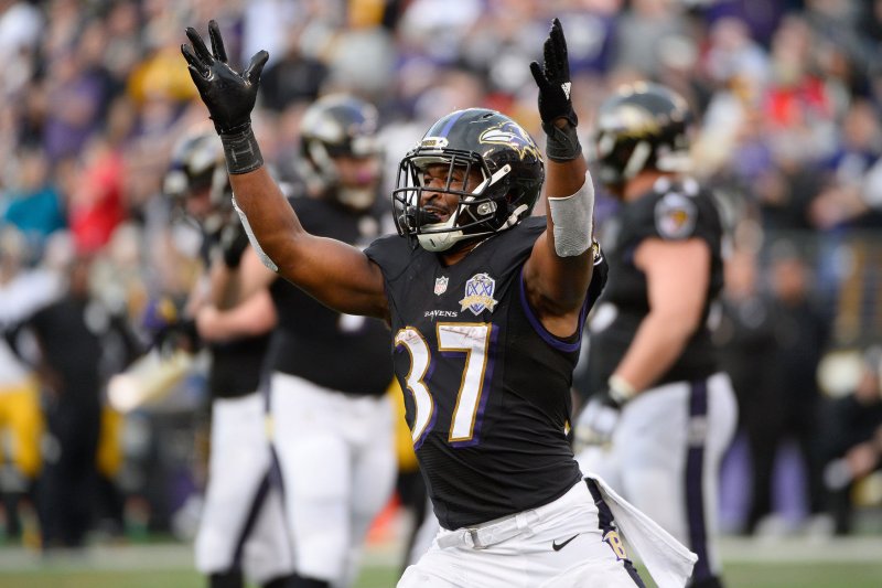 Baltimore Ravens' Javorius Allen (37) celebrates after scoring on a three yard run over the Pittsburgh Steelers during the second half of their NFL game at M&T Bank Stadium in Baltimore, Maryland, December 27, 2015. Baltimore won 20-17. Photo by David Tulis/UPI