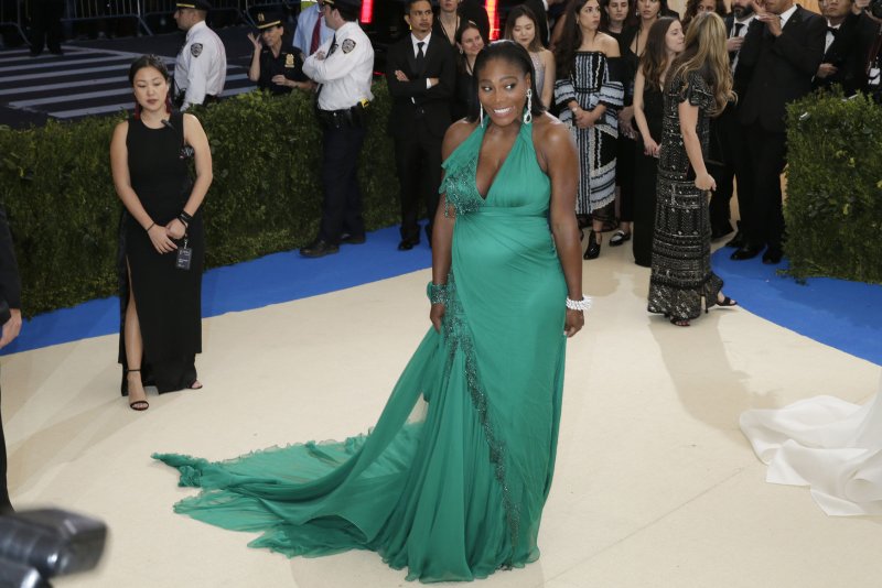 Pregnant Serena Williams goes nude for Vanity Fair cover