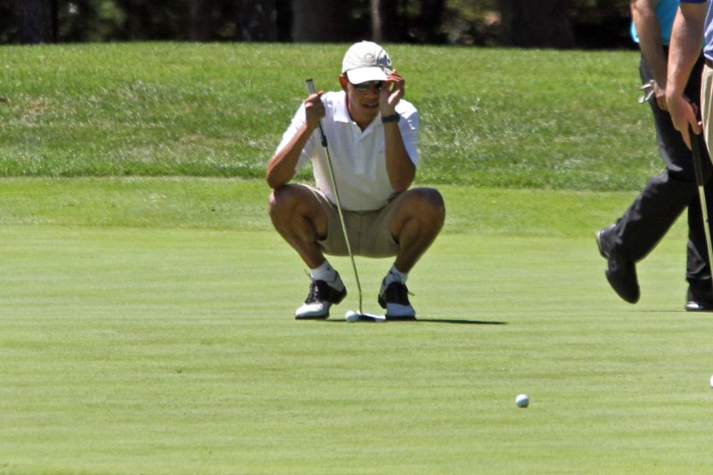 Alonzo Mourning plays golf with Obama