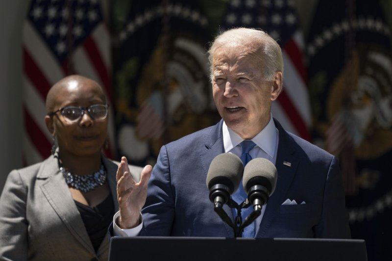Biden: 20 providers agree to free Internet for low-income households