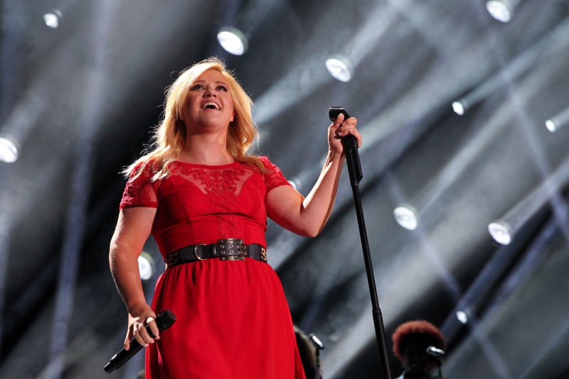 Kelly Clarkson: Husband 'not my other half'