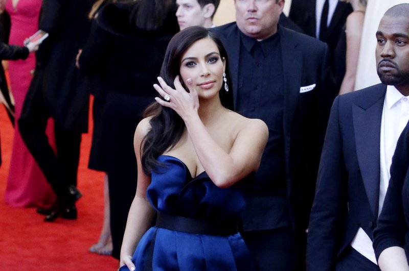 Kim Kardashian returns to L.A. sans Kanye West