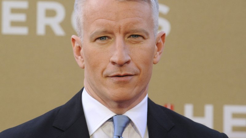 Anderson Cooper defends Anne Hathaway, doesn't understand 'Hatred' towards the actress