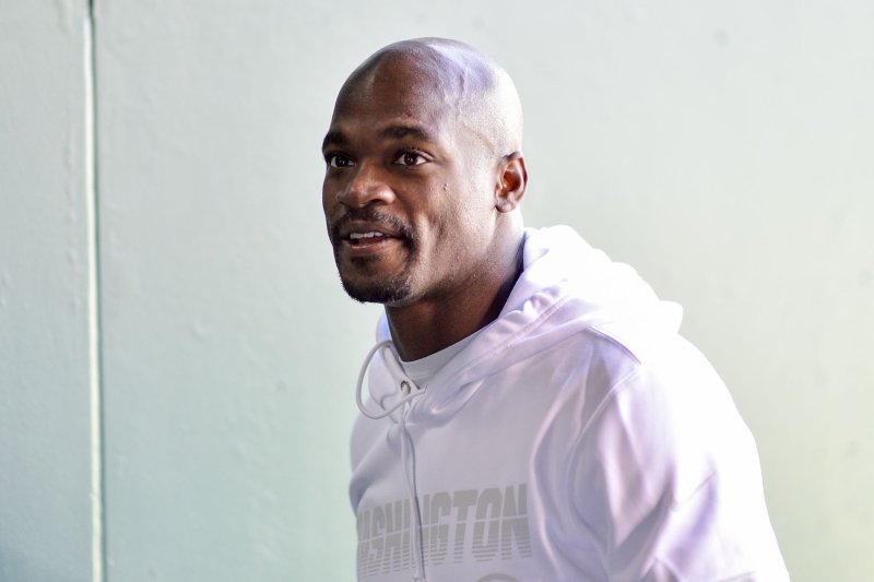 Tennessee Titans waive ex-Pro Bowl RB Adrian Peterson after three games