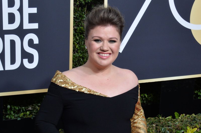 Kelly Clarkson: 'I find nothing wrong' with spanking my kids