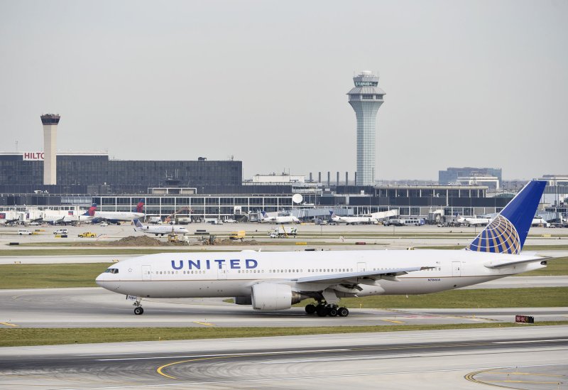 U.S. airlines bumped fewest passengers in 2 decades last year