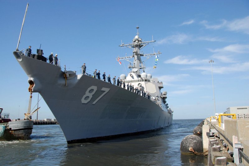 The destroyer USS Mason joined other ships in answering a distress call from the commercial tanker Central Park in the Gulf of Aden over the weekend. File Photo by Rafael Martie/U.S. Navy