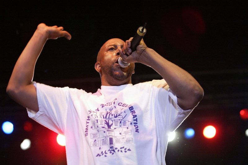 Tone Loc 'fine' after collapse on stage