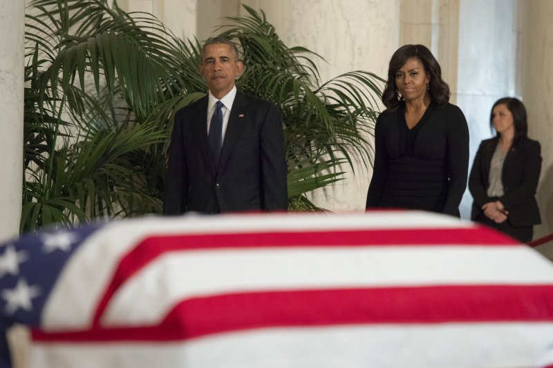 Obama, first lady join throng of mourners at viewing for Supreme Court Justice Antonin Scalia