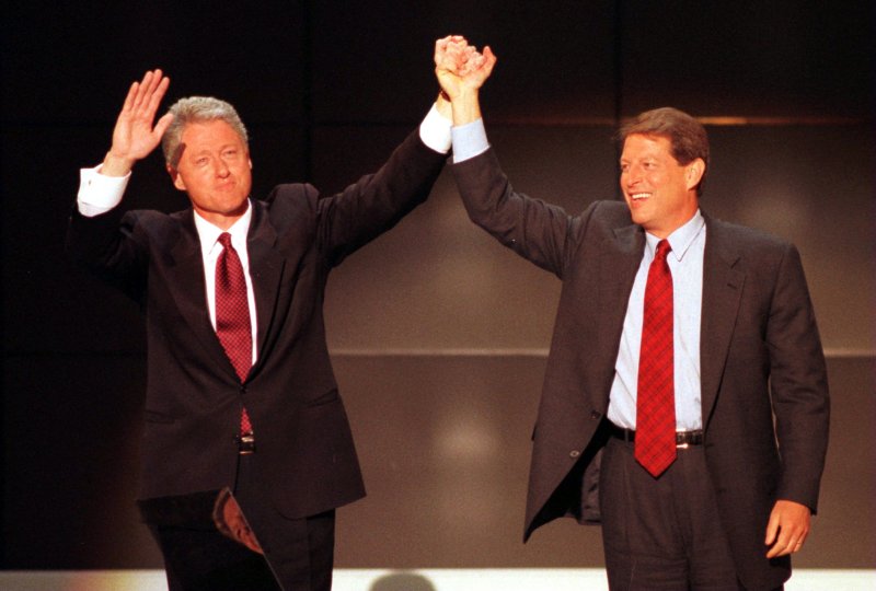 Bill Clinton, All Gore celebrate their good fortune - UPI Archives