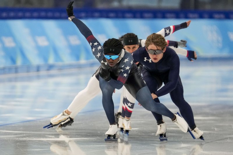 U.S. speed skater Erin Jackson (L) leads teammates Austin Kleba (R) and Brittany Bowe training on Sunday at the National Speed Skating Oval in Beijing. Photo by Paul Hanna/UPI | <a href="/News_Photos/lp/c2e530f847b09bfaf24e77157606bef3/" target="_blank">License Photo</a>