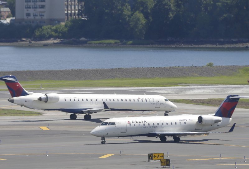 Authorities: No charges against passenger after plane makes emergency LaGuardia landing