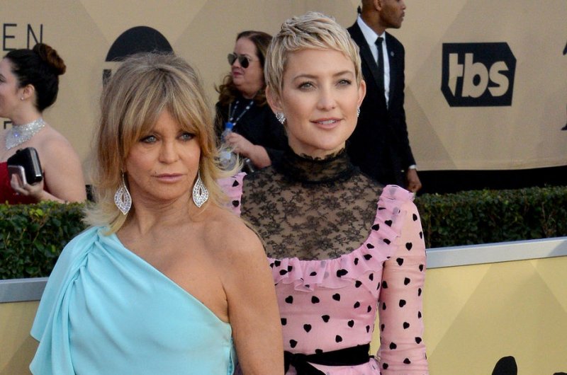 Goldie Hawn (L) and Kate Hudson attend the Screen Actors Guild Awards on Sunday. Photo by Jim Ruymen/UPI | <a href="/News_Photos/lp/c0cd956941138c787cfedf1d8d923e8d/" target="_blank">License Photo</a>