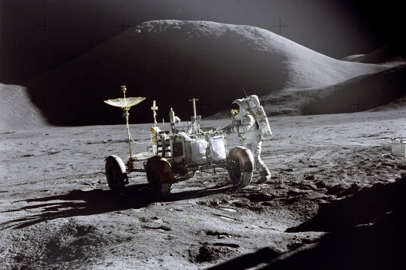 Astronauts, not robots, essential to getting answers on the moon