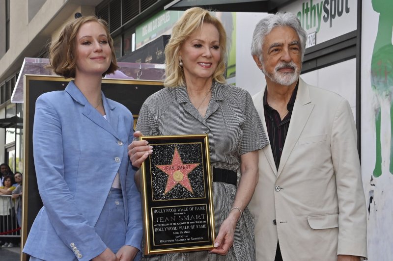 Jean Smart receives star on Hollywood Walk of Fame