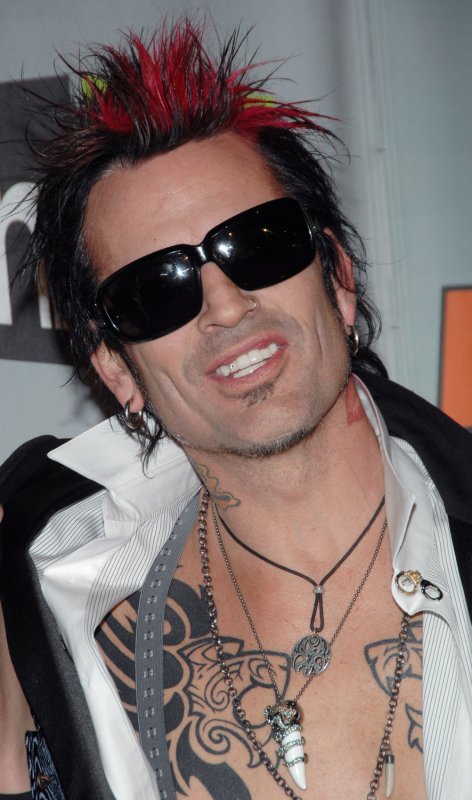 Musician Tommy Lee arrives for the VH1 Big in '06 Awards at Sony Studios in Culver City, California on December 2, 2006. (UPI Photo Jim Ruymen)