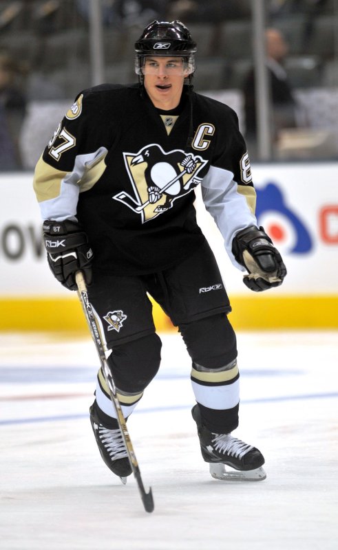 Penguins' Crosby now doing contact drills