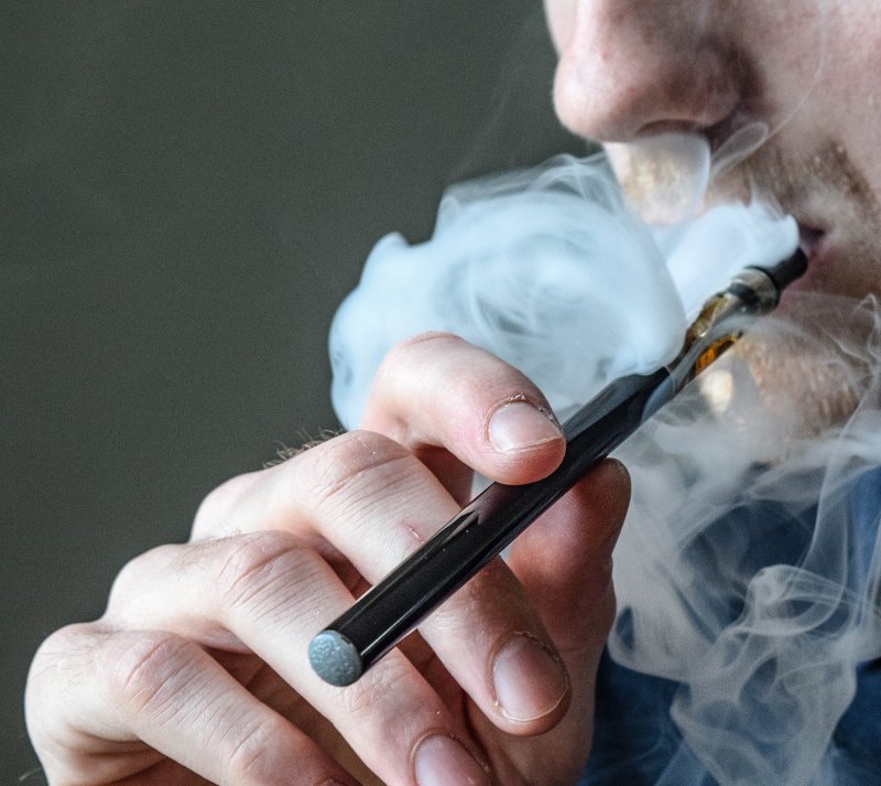 CDC: Vaping injuries spike to 1,080 with 18 dead