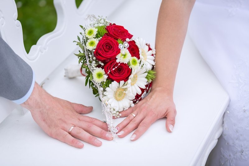 Researchers say the risk of death from heart disease, and any other cause, is higher for unmarried people than those who are married. Photo by Andibreit/Pixabay