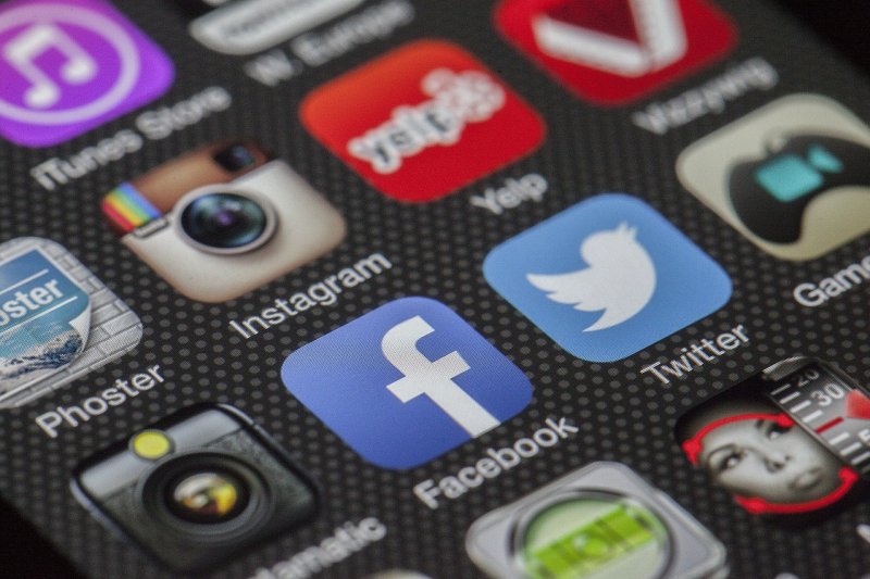 Survey: Instagram passes Snapchat as teens' most-used social app