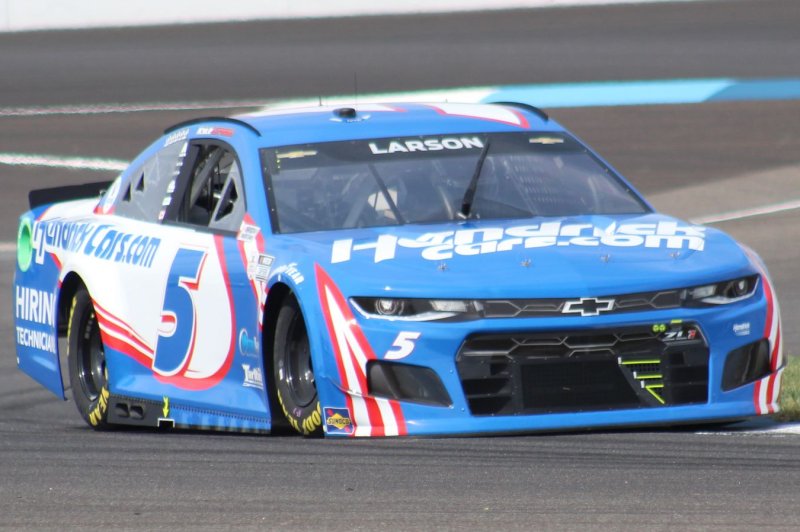 Kyle Larson (pictured), Chase Elliott, Martin Truex Jr. and Denny Hamlin will compete for the Cup Series Championship on Sunday at Phoenix Raceway. Photo by Zach Catanzareti/Wikimedia Commons