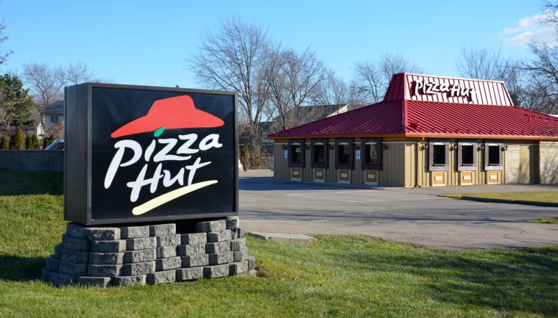 300 U.S. Pizza Hut restaurants will close after franchisee bankruptcy
