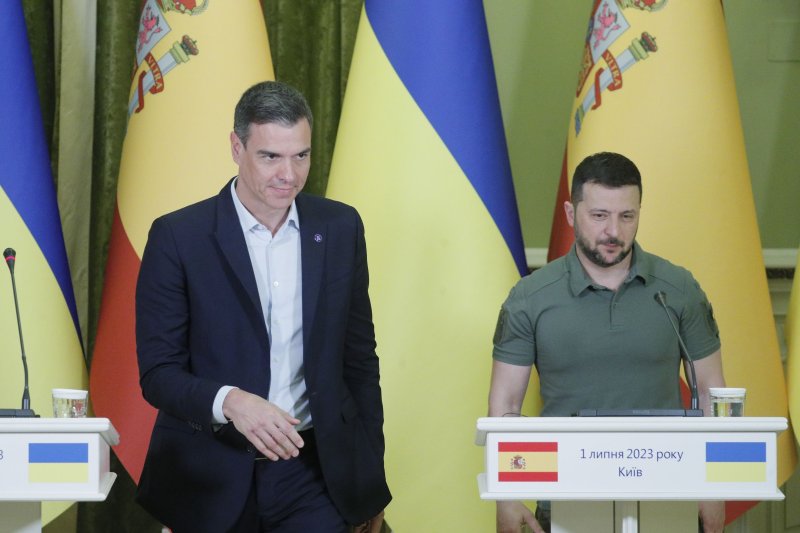 Ukraine's President Volodymyr Zelensky (R) and Spanish Prime Minister Pedro Sanchez (L) address a joint press conference following their meeting in Kyiv, Ukraine. Photo by Sergey Dolzhenko/EPA-EFE