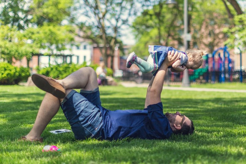 Vast number of new dads lead unhealthy lifestyles, survey finds