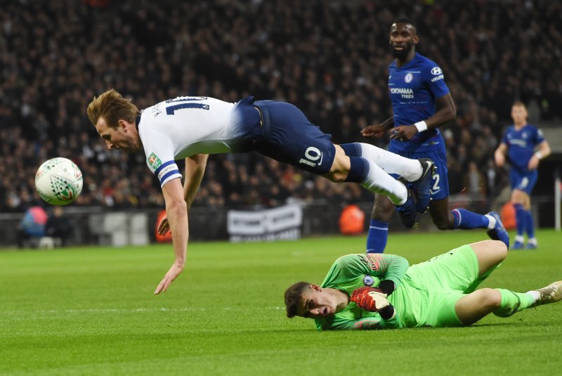 Controversial Harry Kane penalty lifts Spurs over Chelsea
