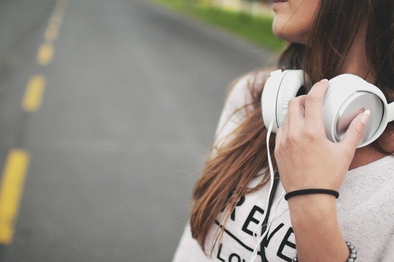 Researchers say it takes about one-quarter of a second to recognize a favorite song. Photo by <a href="https://pixabay.com/photos/girl-music-headphones-hipster-869213/">Foundry</a>/Pixabay<br>