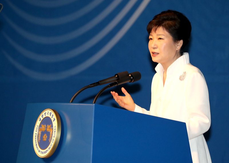 South Korean president suggests end to presidential term limit