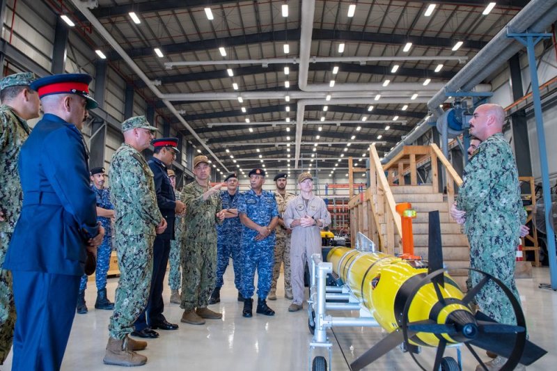 Vice Adm. Brad Cooper, U.S. Naval Forces Central Command commander, center right, Major Gen. Ala Abdulla Seyadi, Bahrain Coast Guard commander, center left, and Rear Adm. Mohammed Yousif Al Asam, Royal Bahrain Naval Force commander, right, were among the attendees at a presentation on a Razorback unmanned underwater vehicle. Photo by Mass Communication Specialist 2nd Class Dawson Roth/U.S. Navy <br>