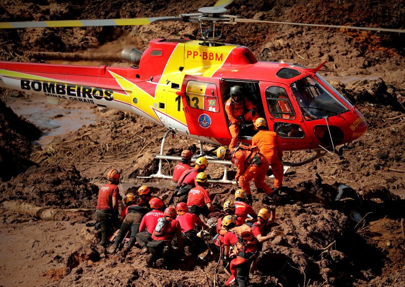 Firefighters search Monday for victims of the dam collapse in Brumadinho, Brazil. Photo by Antonio Lacerda/ EPA EFE