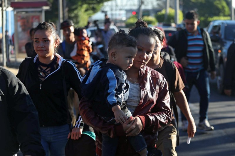 Latest caravans from El Salvador, Honduras start treks to U.S.