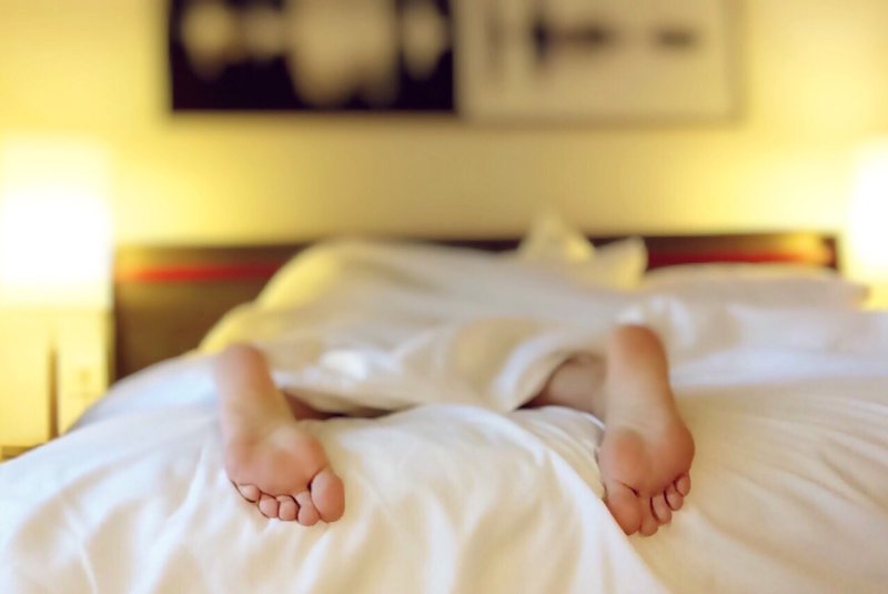 Weekend catch-up sleep linked to weight gain, study says