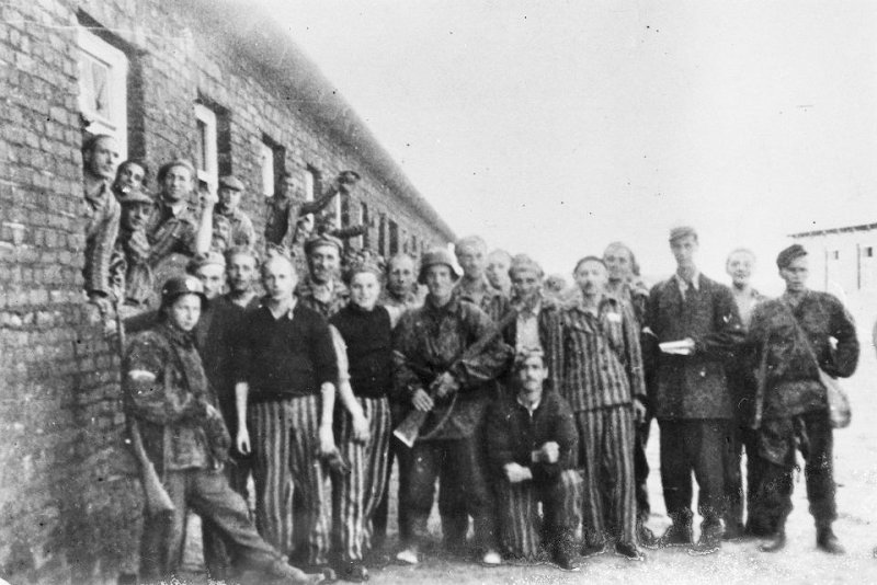 Jewish prisoners of the Gęsiowka work camp in Warsaw and Polish insurgent fighters after the camp's liberation August 5, 1944, during the Warsaw Uprising. File Photo courtesy of Wikimedia