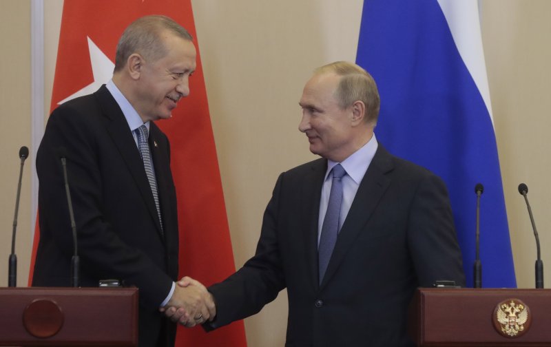 Russian President Vladimir Putin (R) and Turkish President Recep Tayyip Erdogan are to meet in Sochi on Monday for talks on resuming the shuttered Black Sea Grain Initiative. Photo by Sergei Chirikov/EPA-EFE