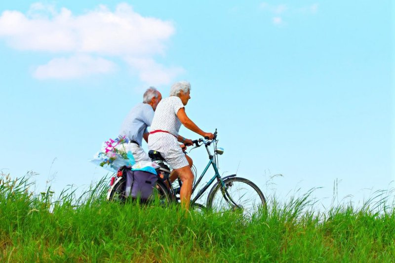 A recent study showed that older adults who participated in volunteer work and recreational activities were more likely to maintain excellent health. They also were less likely to develop physical, cognitive ("thinking"), mental or emotional problems. Photo by MabelAmber/Pixabay