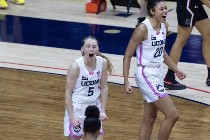 College basketball: UConn's Paige Bueckers injures knee