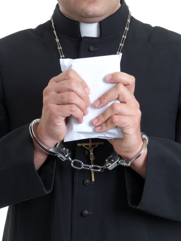 Alleged coke-dealing priest headed for trial